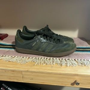 EUC Adidas Samba Green Suede Size 9 M